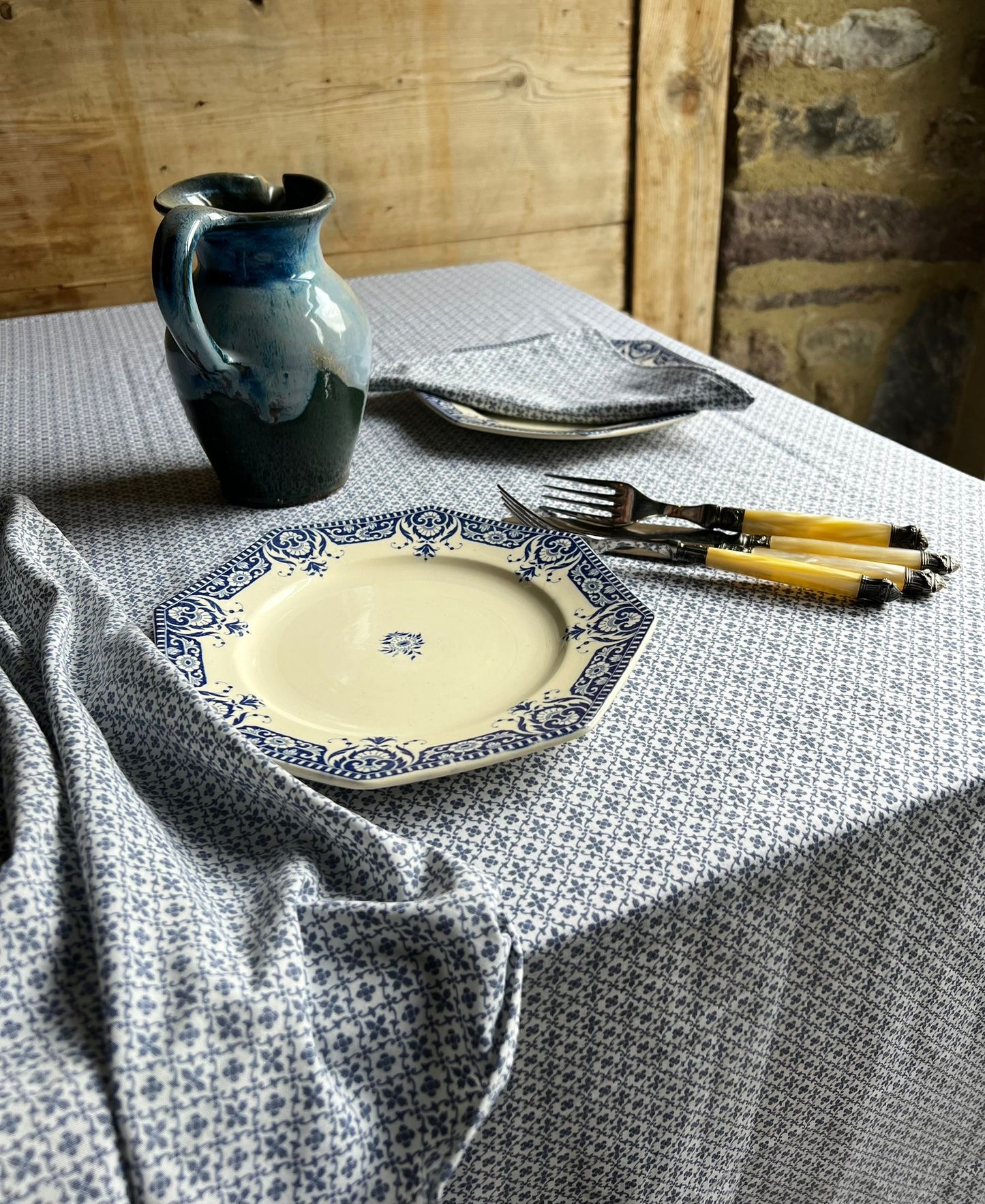 Nappe vintage coton motif bleu marine